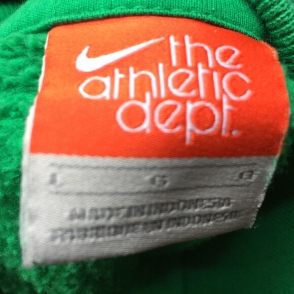 Women's Nike the athletic Dept size s - Picture 3 of 3